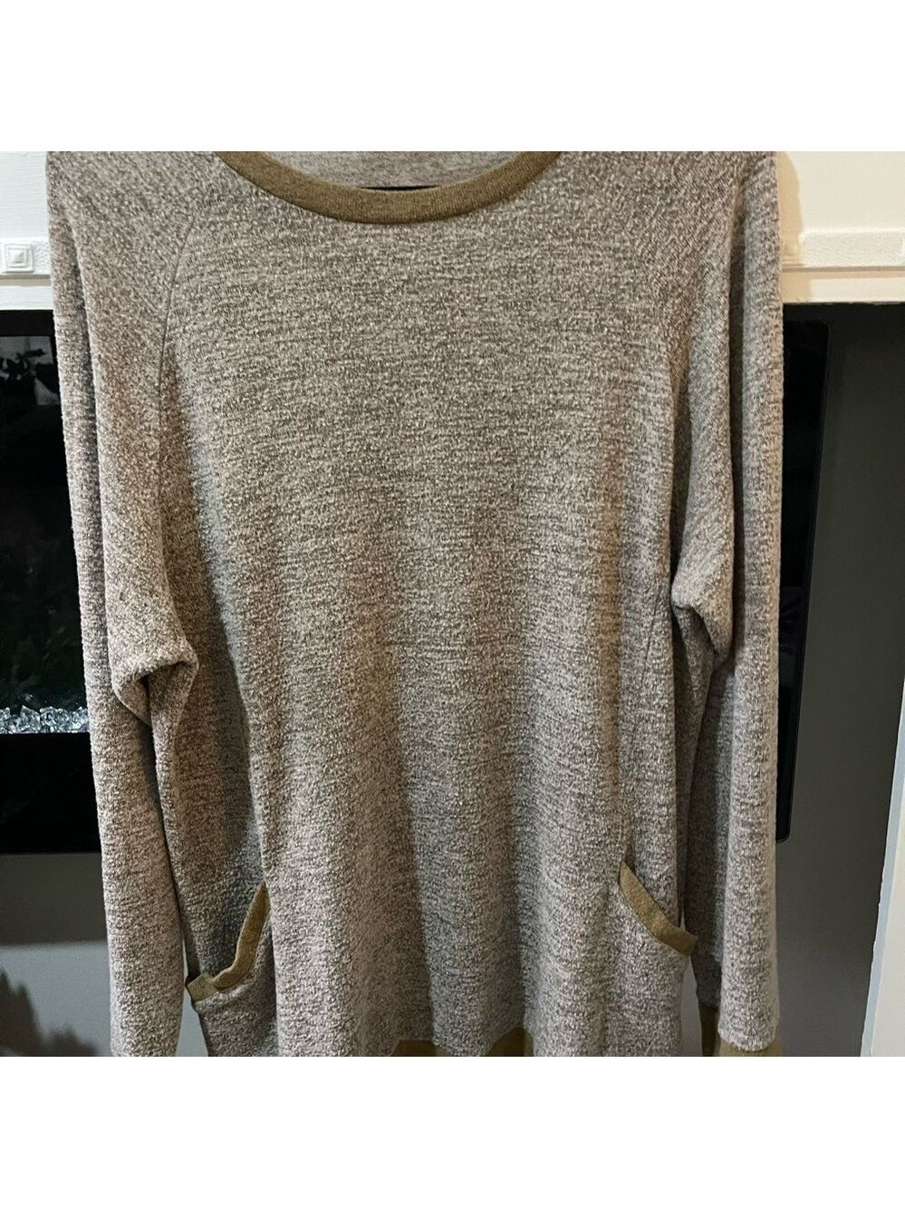 Gadewake Heathered Knit Top XL with pockets.